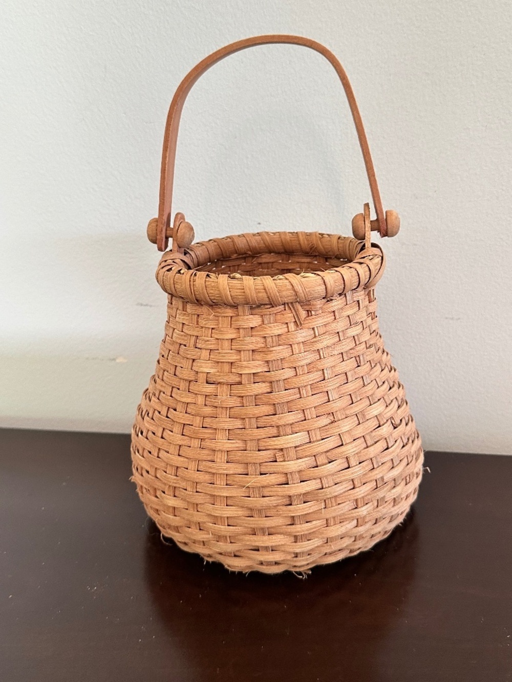 VTG 1999 Pear-Shaped Weaved, Handle Hinged Basket 7" - 11”